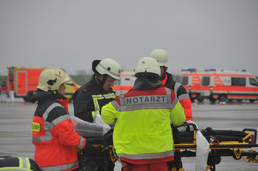 Berliner Feuerwehr - Notfallübung Am Flughafen Berlin Brandenburg (BER)