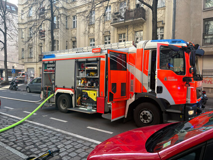 Löschfahrzeug vor der Einsatzstelle