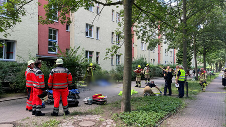 Aufräumarbeiten nach Abschluss der Brandbekämpfung