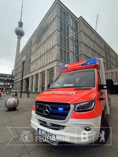 Einsatzfahrzeug am Alexanderplatz