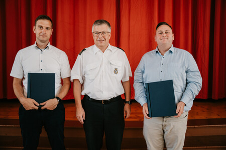 Landesbranddirektor mit Vertretern der FF Heinersdorf und Hellersdorf