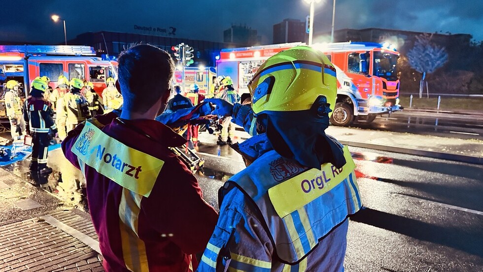 Abstimmung unter Rettungskräften am Einsatzort