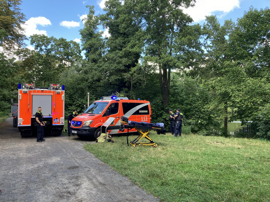 Patientenversorgung am Ufer des Plötzensee