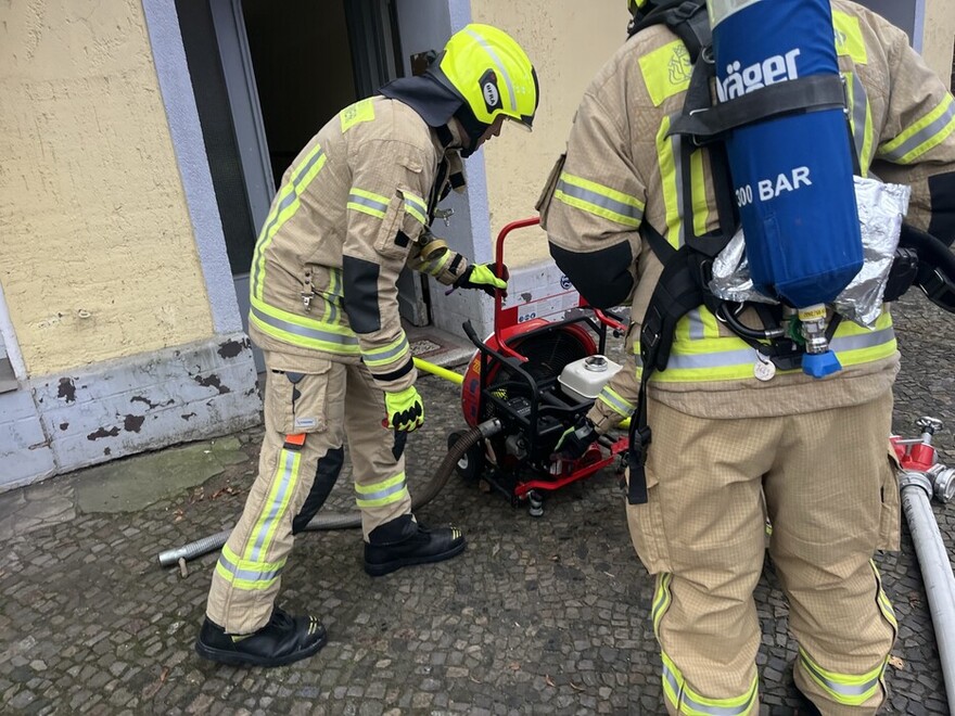 Belüftung des Treppenraums mit einem Drucklüfter