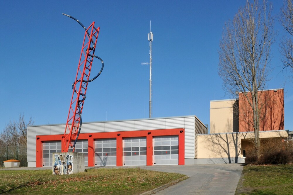 Wachgebäude mit Schild Feuerwache