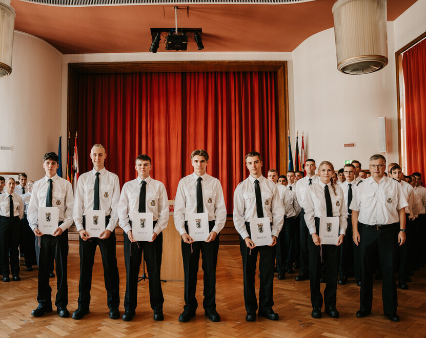 Gruppenbild der Ernannten und Beförderten