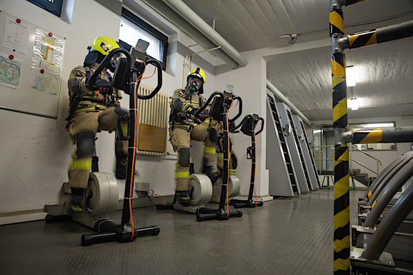 Feuerwehrleute beim Atemschutztraining