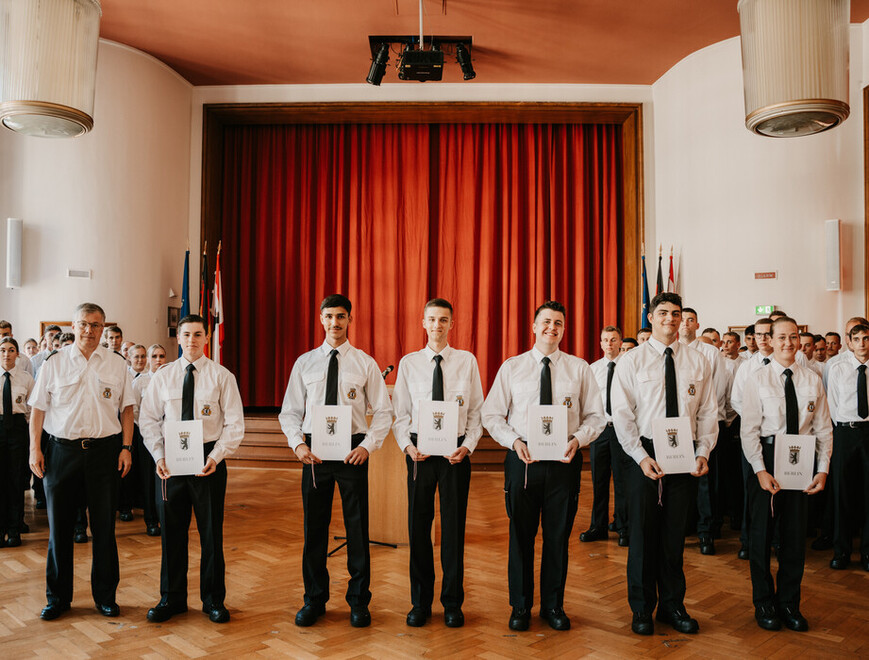 Gruppenbild der Ernannten und Beförderten