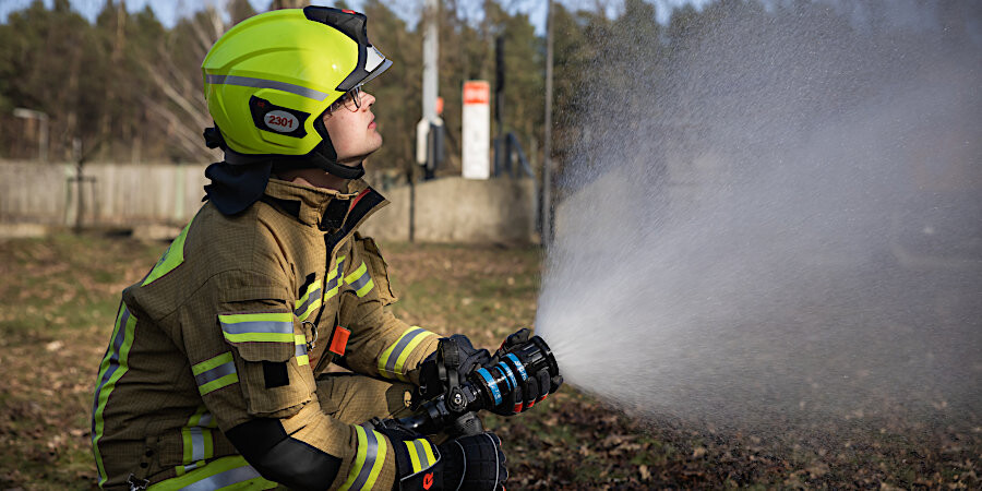 Feuerwehrmann bei einer Einsatzübung