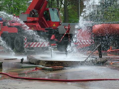 Feuerwehrkran im Einsatz