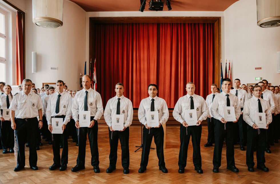 Gruppenbild der Ernannten und Beförderten