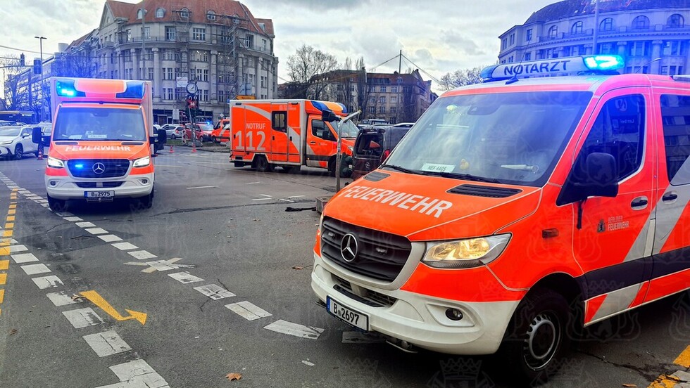 Rettungsdienstfahrzeuge an der Einsatzstelle 