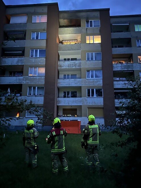 Sprungpolster auf der Gebäuderückseite