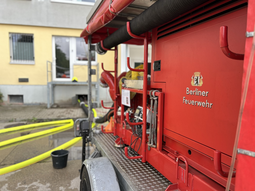 Feuerwehranhänger Lenz auf der Einsatzstelle