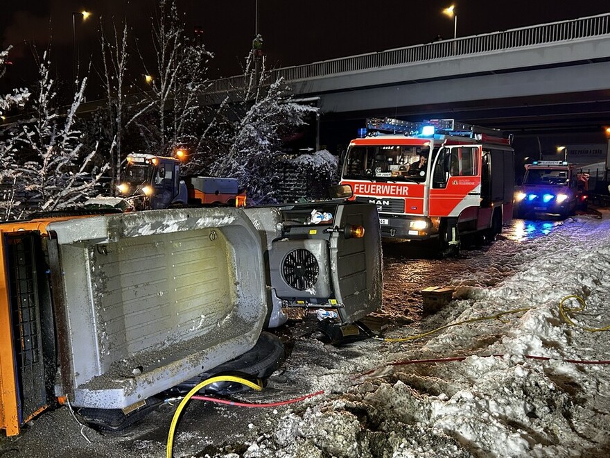 Unfall eines Schneeräumfahrzeugs in Moabit