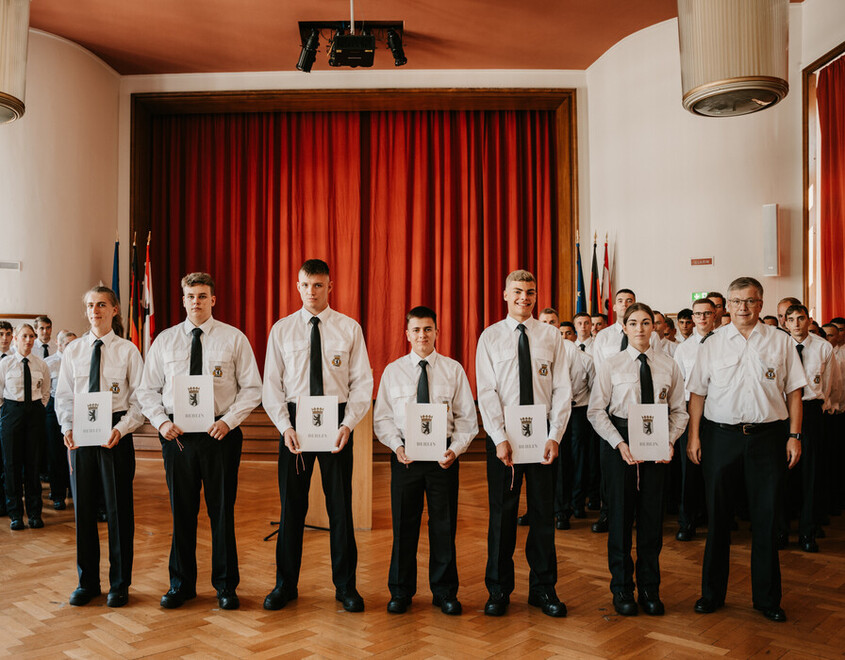 Gruppenbild der Ernannten und Beförderten