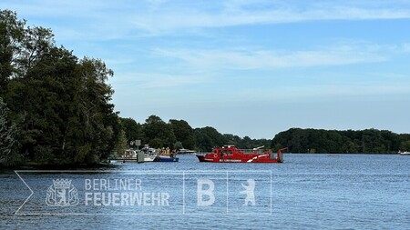 Löschboot auf dem Tegeler See.