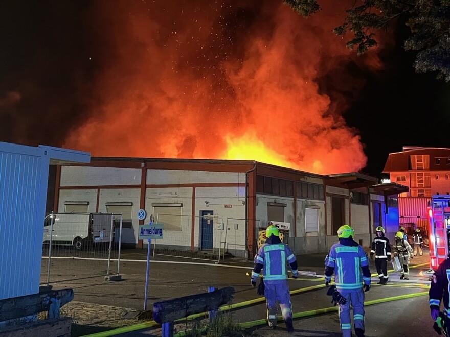 Vollbrand einer Bäckerei Vorderansicht