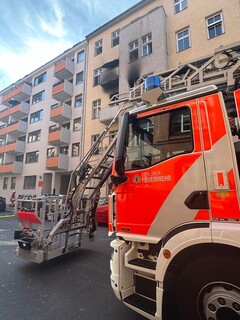 Drehleiter vor dem Objekt