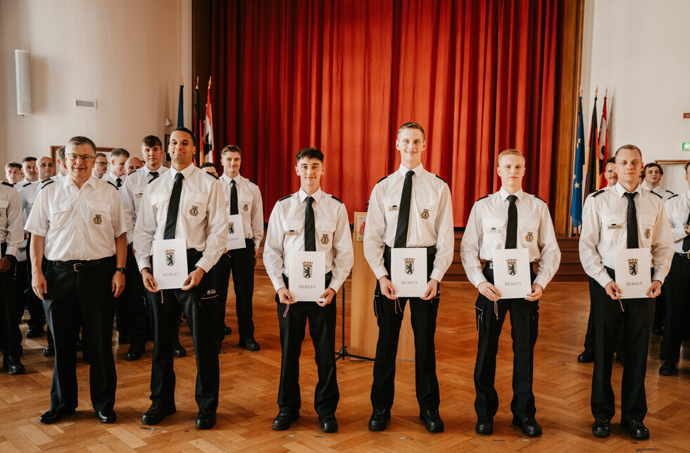 Gruppenbild der Ernannten und Beförderten