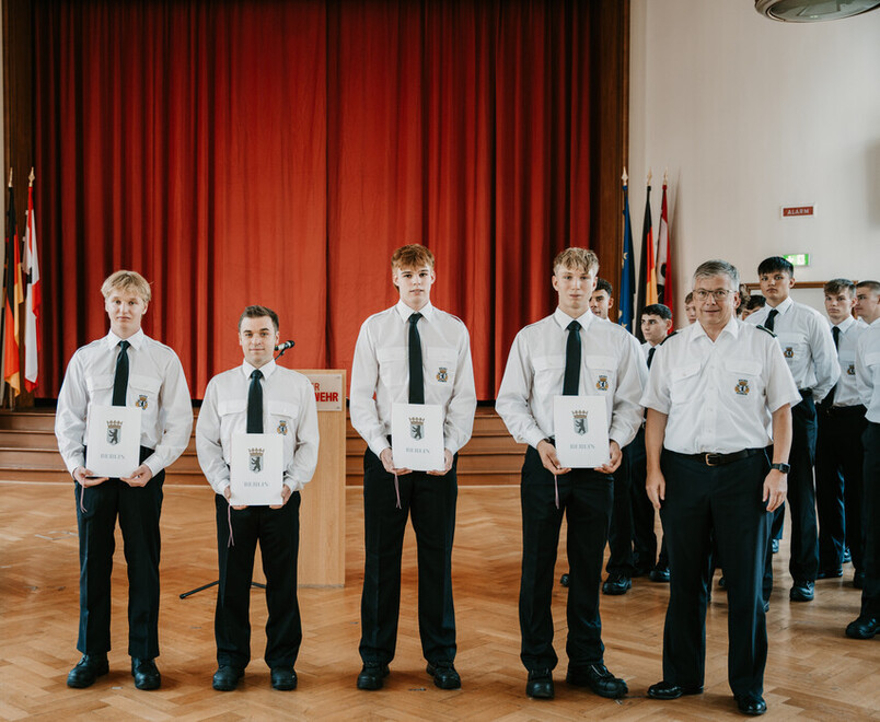 Gruppenbild der Ernannten und Beförderten