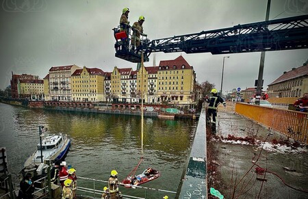 Personenrettung mit Hilfe einer Drehleiter