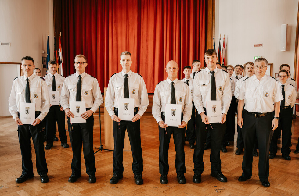 Gruppenbild der Ernannten und Beförderten