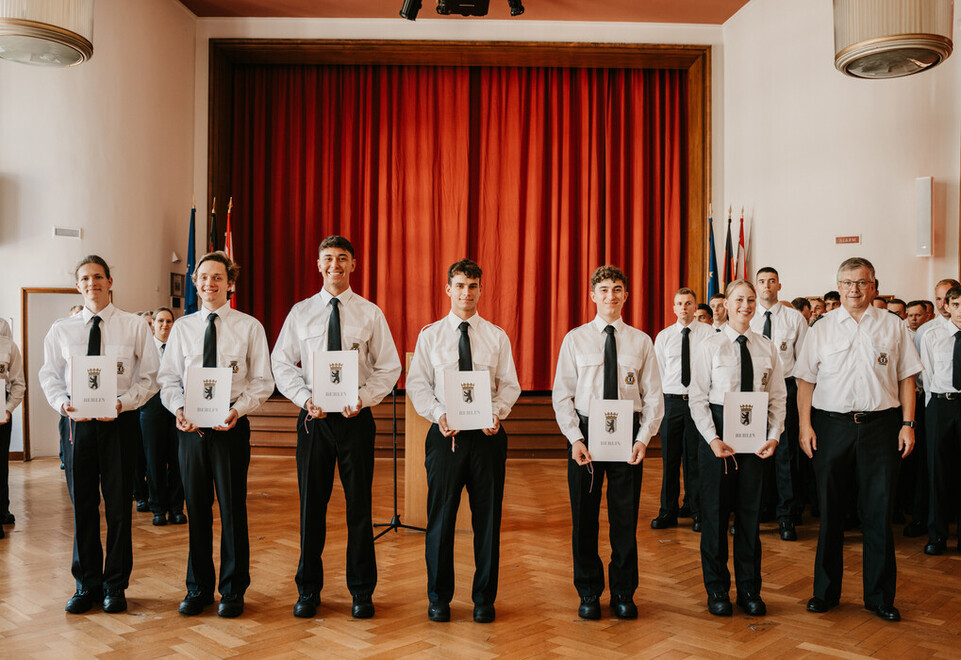 Gruppenbild der Ernannten und Beförderten